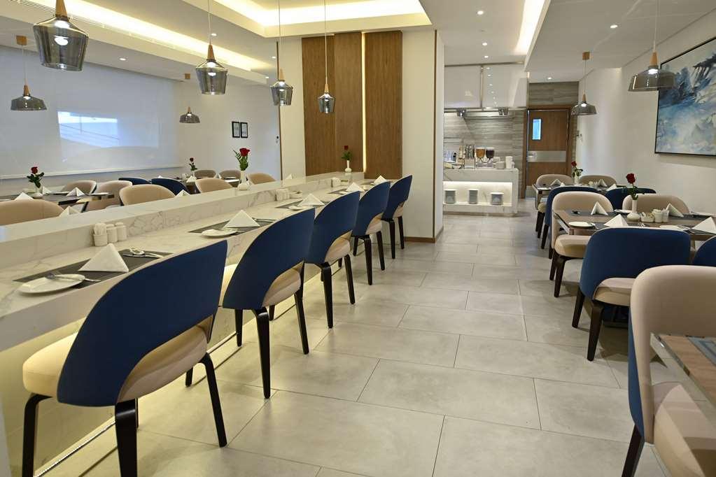 Comfort Hotel Jeddah King Road Restaurante foto