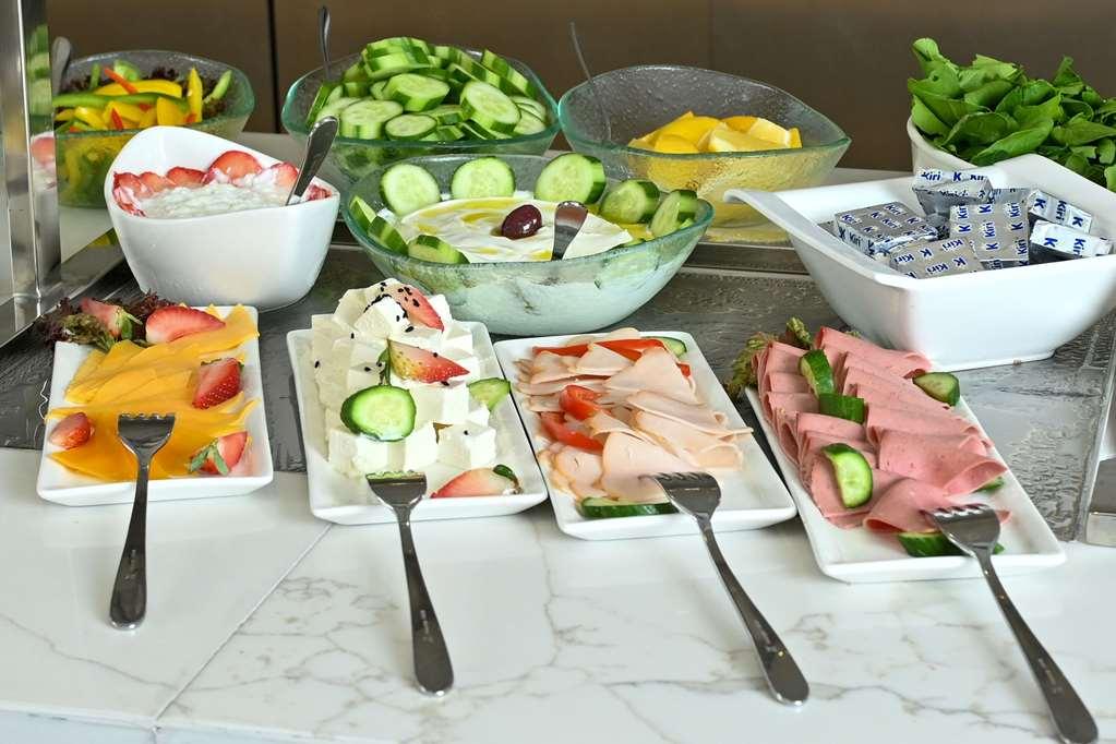 Comfort Hotel Jeddah King Road Restaurante foto